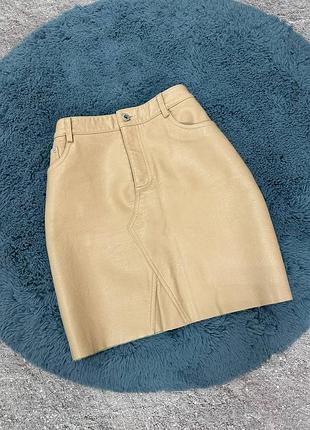 Бежева спідниця міні під шкіру