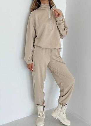 Женский стильный спортивный костюм