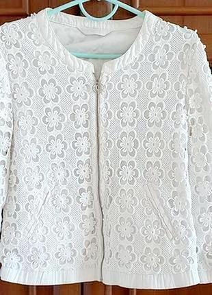 Ажурная белая куртка- бомбер