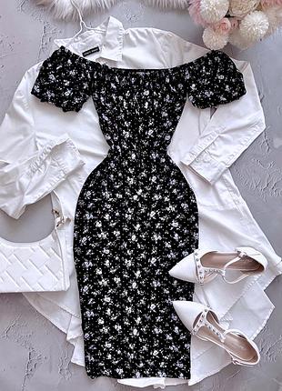 Фігурна квіткова сукня міді