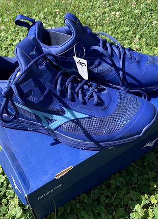 Нові кросівки mizuno
