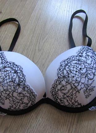 Симпатичный бюстик