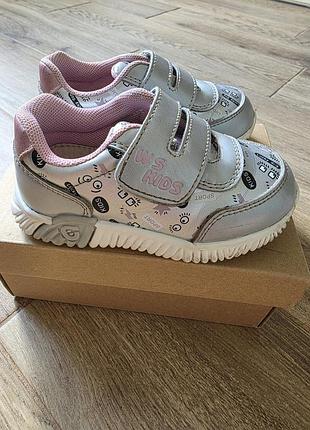 Кроссовки для девочки