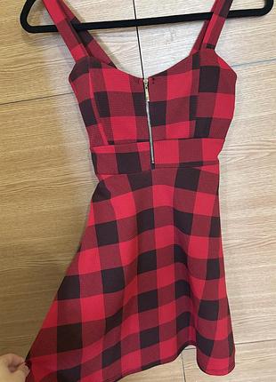 Розмір хс-с. сукня в ідеальному стані, не є дуже короткою буде супер на зріс 160-165. за більш детальними фото або відео пишіть в телеграм