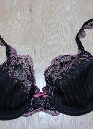 Симпатичний бюстик triumph