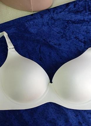 Бесшовный бюстгалтер без косточек.