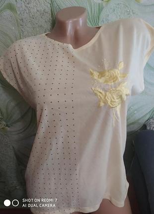 Футболка лёгкая.