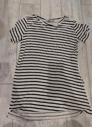 Подовжена полосата футболка біло чорна м