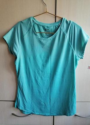 Спортивна футболка