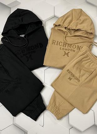 Спортивные женские костюмы