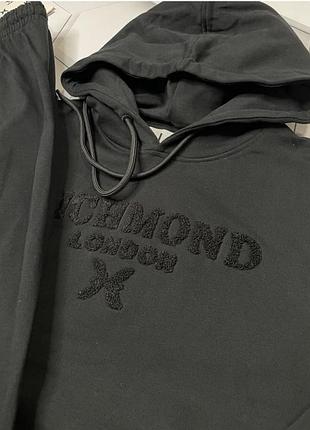 Спортивные женские костюмы