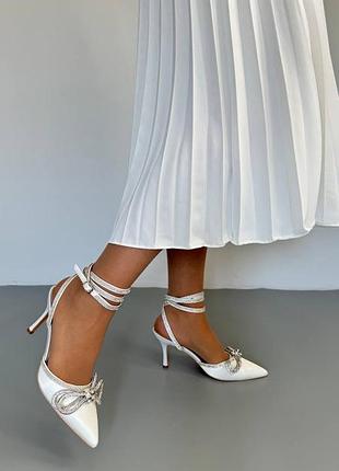 Туфлі беж з бантиком туфлі на каблуку на завʼязках туфлі з камінчиками блискучі туфлі на підборах атласні світлі туфлі на шпильці туфлі з стразами