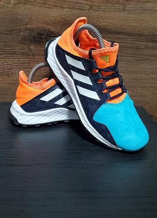 Кроссовки adidas.