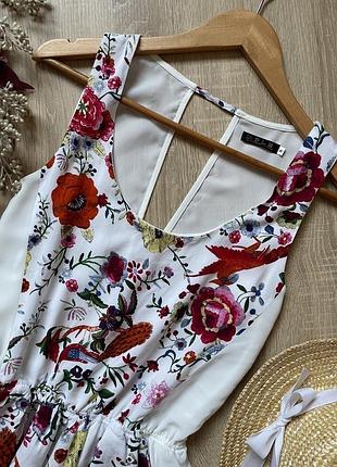 Літнє плаття у квіточку з відкритою спинкою