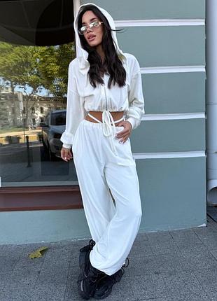 Костюм женский велюровый кофта худи на молнии с капюшоном укороченная и штаны аладины повседневный двойка молочный белый