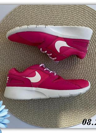 Кросівки для дівчинки nike