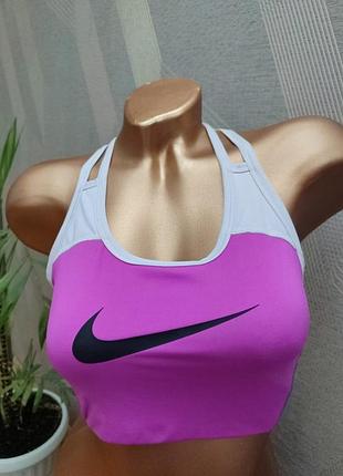Красивый оригинальный спортивный топ nike