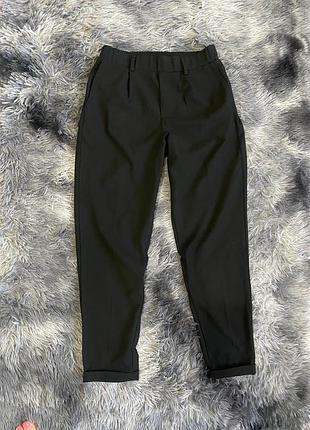 Брюки в стилі мом