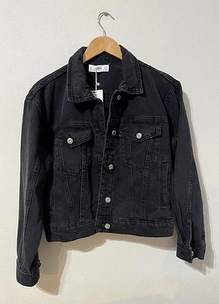 Джинсова куртка чорного кольору