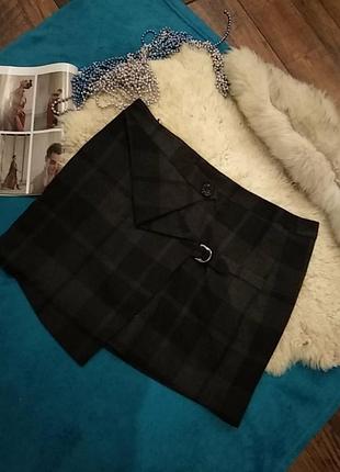 Стильна вовняна спідниця з асиметрією