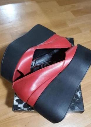 Шкіряні туфлі на танкетці