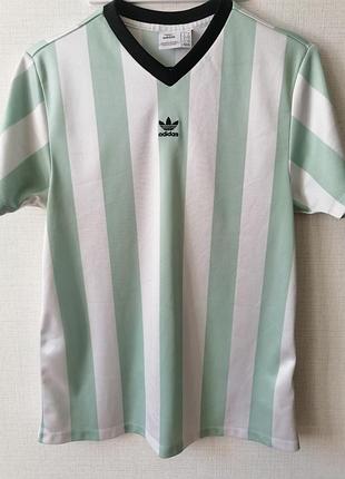 Футболка чоловіча adidas в стилі ретро