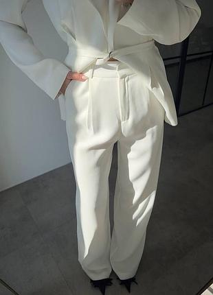 Розкішний брючний костюм