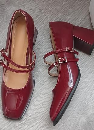 Туфли лакированные