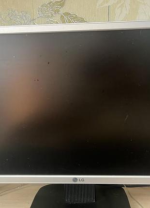 Продаю монитор , купив новий собі цей вже не нужен працює добре