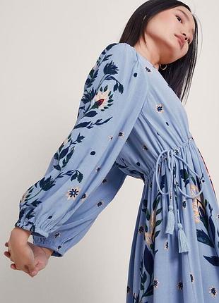 Шикарна довга сукня в стилі вишиванки monsoon