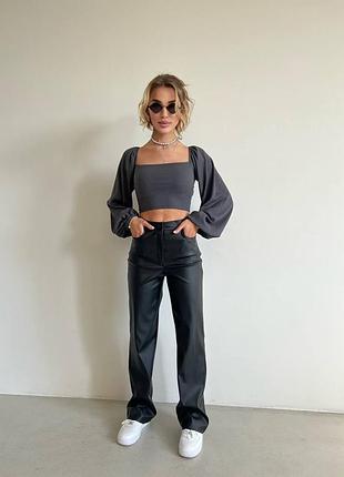 Женские брюки из экокожи