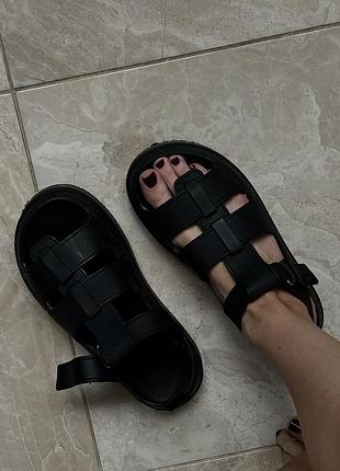 Босоніжки чорні жіночі в ідеальному стані