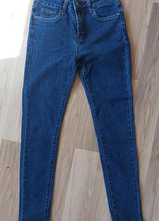 Красиві жіночі джинси