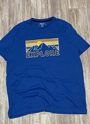 Футболка mountain warehouse в ідеальному- новому стані, в синьому кольорі, з великим принтом спереду, розмір xl