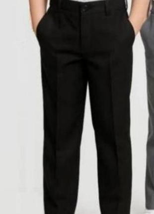 Школьные брюки на мальчика от бренда m&s.