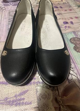 Продам детские туфли