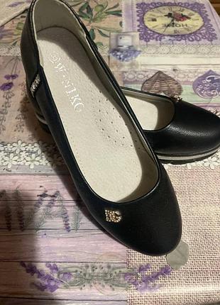 Продам детские туфли 2