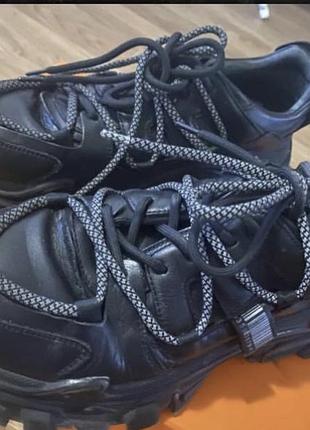 Натуральные кожаные кроссовки