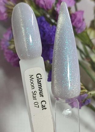 Pnb glamour cat 07,гель лак кошаче око.
молочно серый с голубыми блестками.