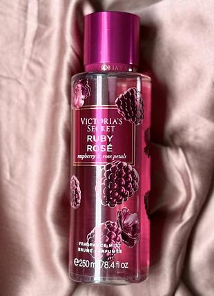 Парфумований спрей для тіла victoria's secret ruby rose 250 мл 595грн.
