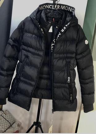 Крутий стильний потужний пуховик moncler чорний жіночий пуховик чорна курка монклер зима