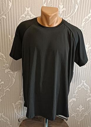 Легка футболка від бренду shein