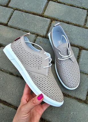 Мокасины с перфорацией flower, натуральная кожа темный беж (шоре)