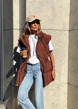 Жіночий подовжений пуховий жилет дутий жилетка коричневий шоколадний