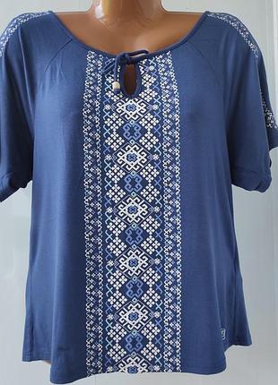 Футболка открытые плечи имитация вышивки