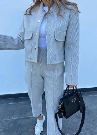 Жіночий кашеміровий костюм