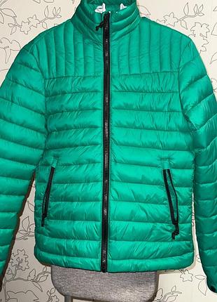 Легка стьобана куртка.