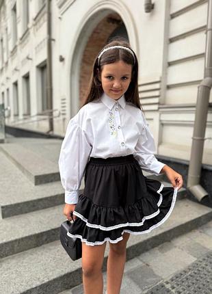 Блуза вышита:желто-голубые мальвы.