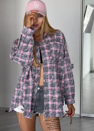 Женская легкая базовая оверсайз рубашка в клетку на кнопках