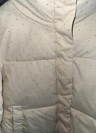 Жіночий пуховик демісезон m (білий, зі стразами) дуже гарно переливається при світлі